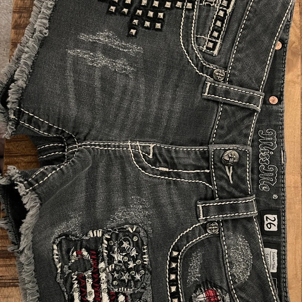 Miss Me Black Jean Shorts with Flag Design - Picture 2 of 4